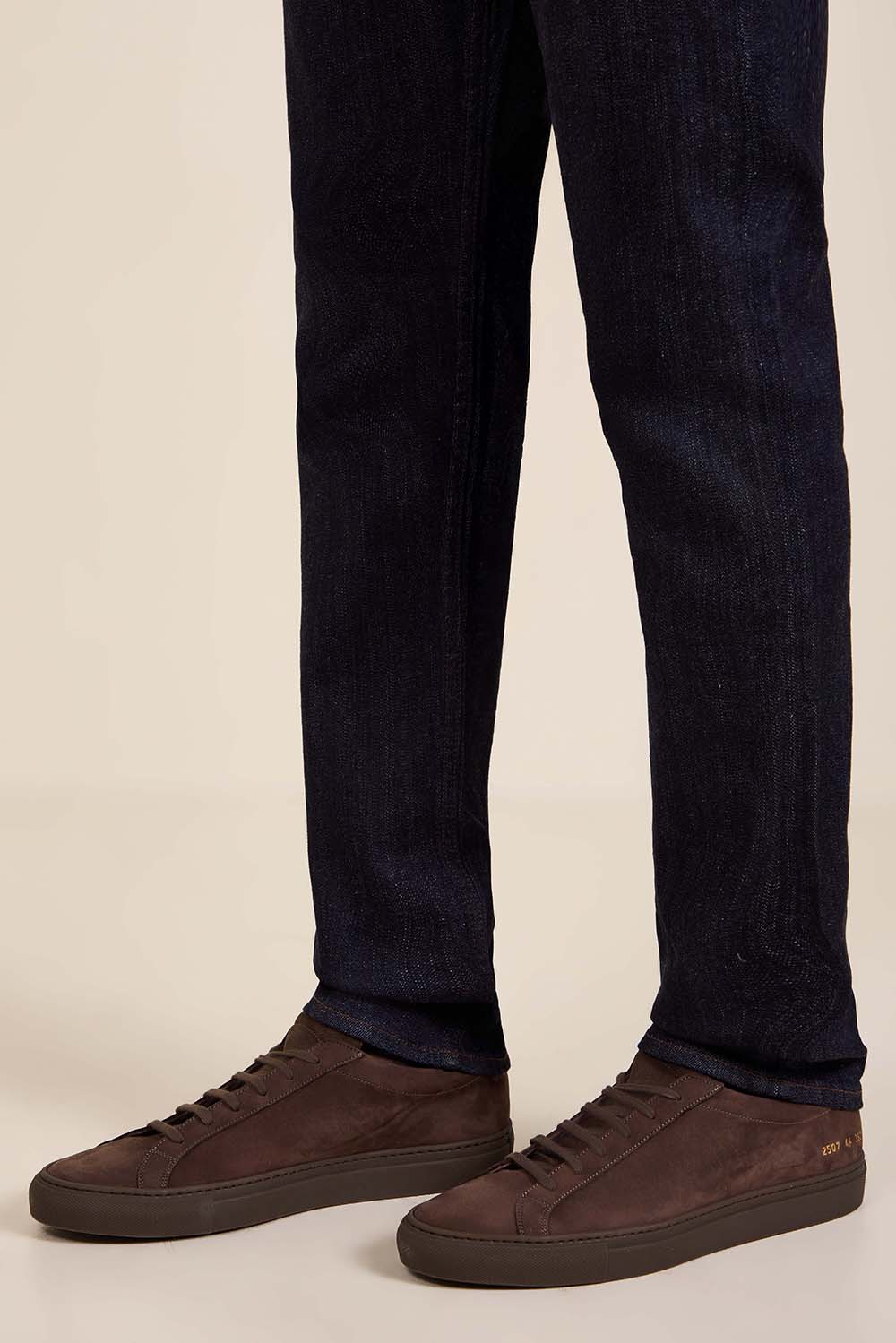 תמונת כל הלוק של נעלי סניקרס